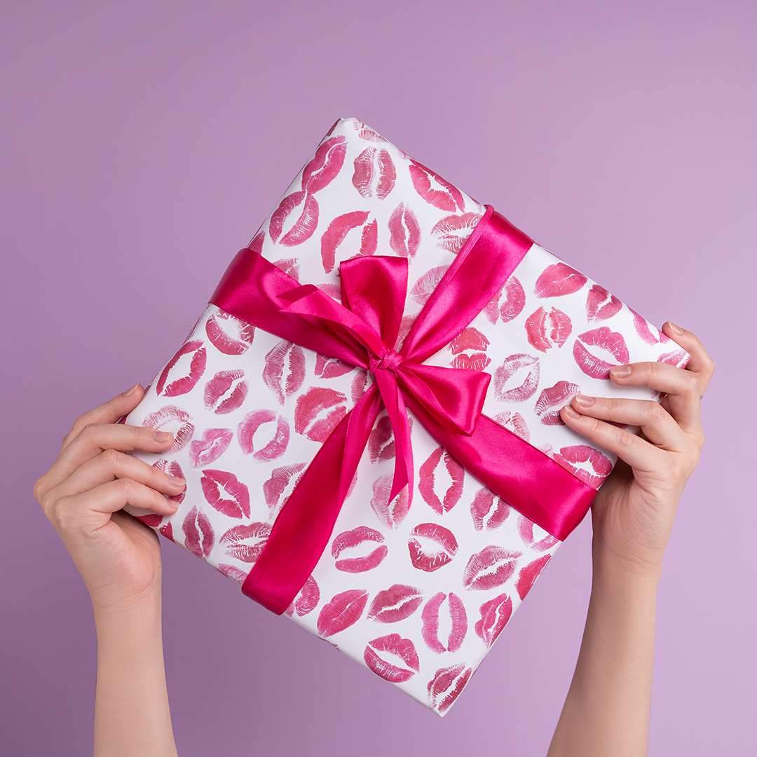 Упаковочная бумага 80гр (0,7*1 м) Поцелуи, 10 шт.