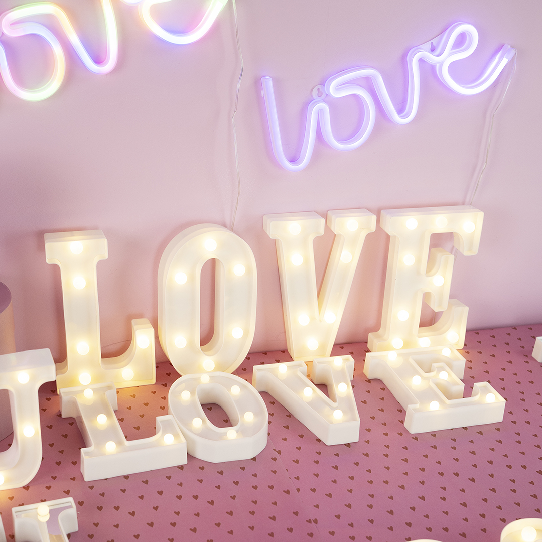 Световая надпись Love, 13*35 см. Сиреневый, 1 шт.